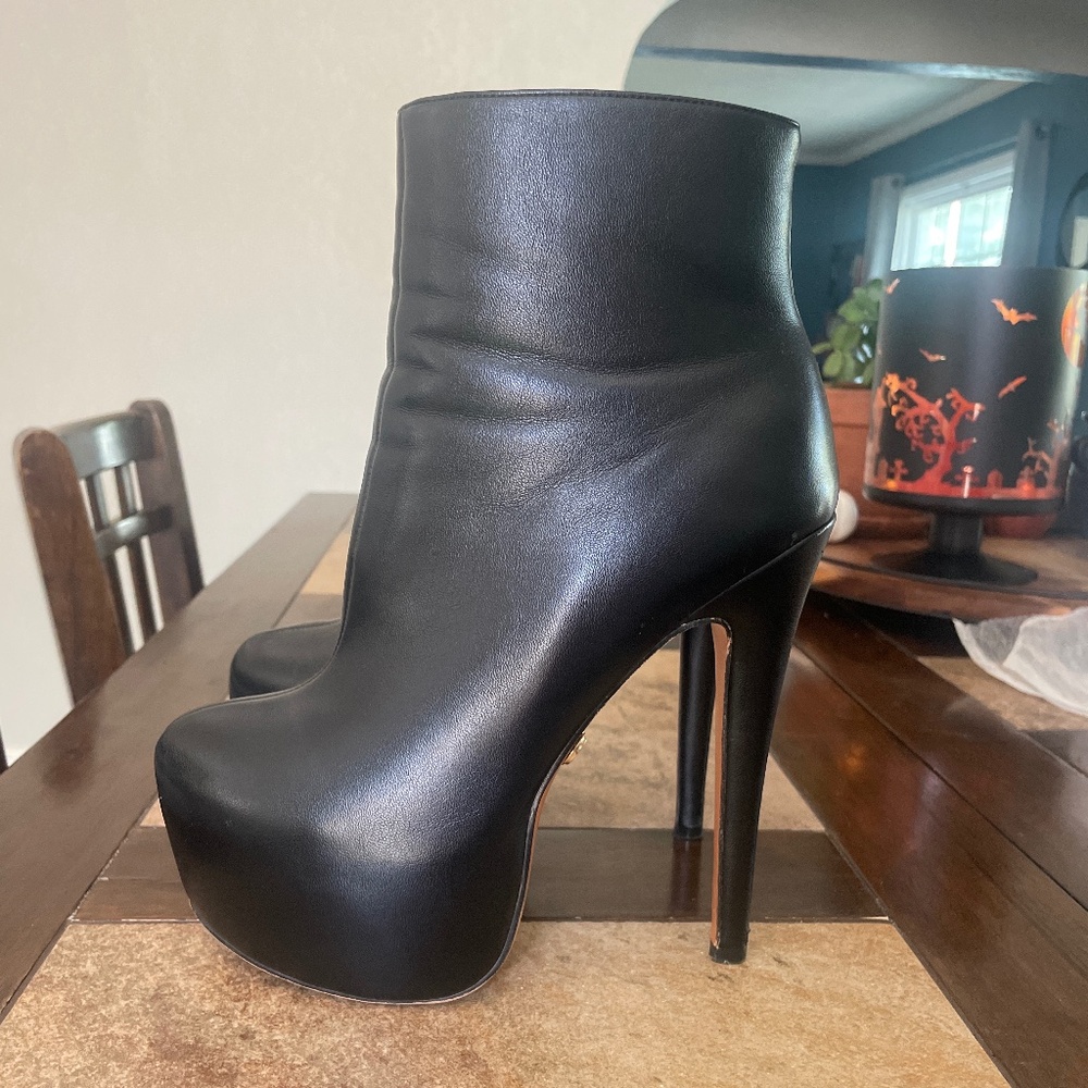 6 inch Stiletto Black High Heels Boots with Platform - Size 9 Petit Cadeau Jodi